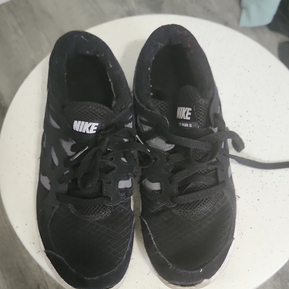 Nike Black and White Running Shoes - Picture 1 of 1